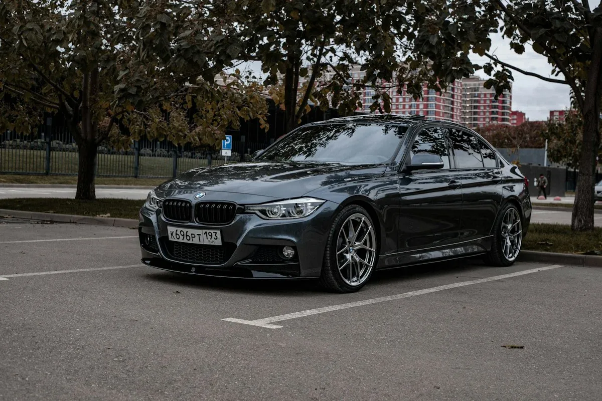 2018 BMW 3 Series — photo 1 of 3